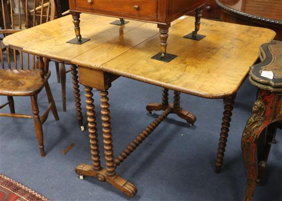 A Victorian figured walnut Sutherland table, W.90cm